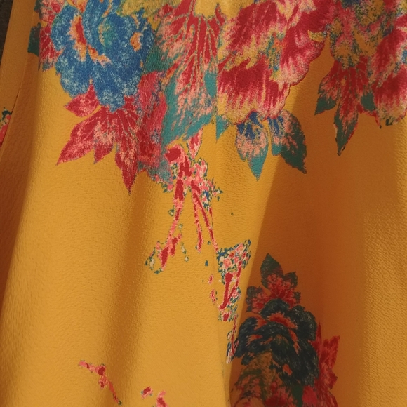 3/$20 🌸 Flying Tomato Floral Print cropped top Small Size - Picture 3 of 7